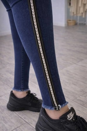 Şerit Detaylı Paça Tasarımlı Skinny Jean Pantolon