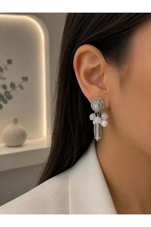 Şeffaf Boncuk Detaylı Gümüş Renk Sallantılı Küpe
