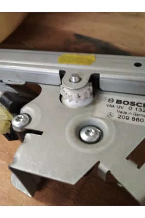 Mercedes emniyet kemeri besleme dişlisi sol taraf