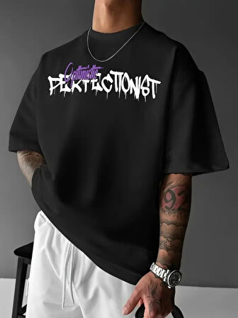 Erkek OversizeGrafik Tişört "CAMPBRASTCOOPERATION" Kalın Yazı Bisiklet Yaka, Kısa Kol, Kalın Mor ve Siyah Desenli Yazlık Sokak Kıyafeti - Siyah