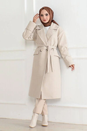 Kadın Kaşe Kaban – Uzun Boy Kruvaze Yaka Kuşaklı Tesettür Kaşe Kışlık Kaban, Astarlı Şık Yünlü Dokuma Oversize Rahat Kalıp Cepli Düğmeli Modern Kap Modeli - Bej