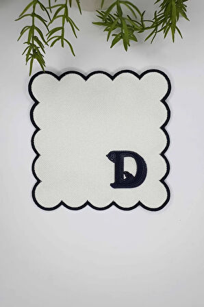 D Harfi Minimal Monogramlı Siyah Nakış Kenarlı Beyaz Kokteyl Peçetesi 1 Adet