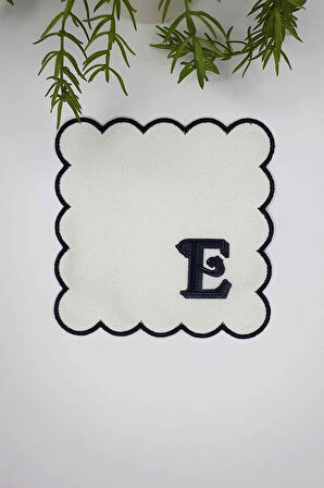 E Harfi Minimal Monogramlı Siyah Nakış Kenarlı Beyaz Kokteyl Peçetesi 1 Adet