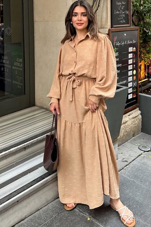 Kadın Camel Dokulu Kumaş, Beli Kuşaklı, Balon Kol, A Kesim, Vintage Maksi Elbise - Tesettüre Uygun