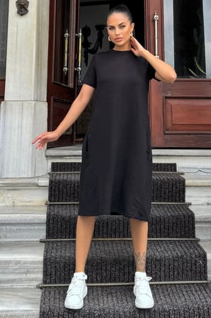 Kadın Siyah Yuvarlak Yaka, Kısa Kollu, Diz Boyu, Dökümlü A Kesim, Salaş Günlük Elbise