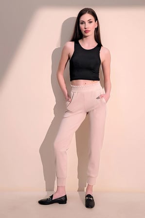 Kadın Bej Rahat Dokulu Kumaş Cepli Beli Lastikli Paça Jogger Spor Pantolon