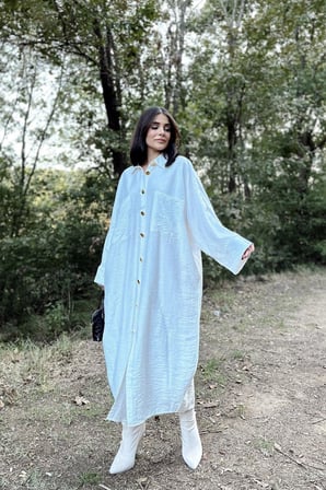 Kadın Ekru Yarasa Kol, Arkası Pliseli, Çift Cepli, Uzun Oversize Salaş Gömlek Elbise
