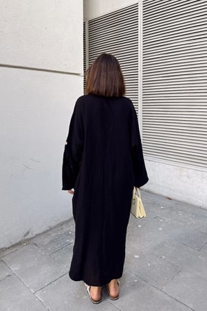 Kadın Siyah Muslin Kumaş, Yarasa Kol, Eteği Oval, Çift Cepli, Uzun Oversize Salaş Gömlek Elbise