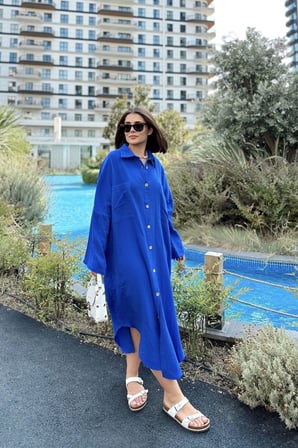 Kadın Saks Muslin Kumaş, Yarasa Kol, Eteği Oval, Çift Cepli, Uzun Oversize Salaş Gömlek Elbise