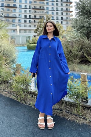 Kadın Saks Muslin Kumaş, Yarasa Kol, Eteği Oval, Çift Cepli, Uzun Oversize Salaş Gömlek Elbise