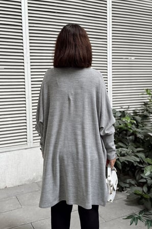 Kadın Gri Düz Şal Yaka, Uzun Kol, Düğme Detaylı Yırtmaçlı Yumuşak Dokulu Uzun Oversize Hırka