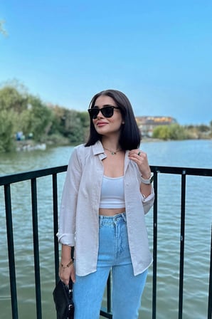 Kadın Bej Klasik Yaka Uzun Kol Regular Kesim Standart Boy Gömlek (Özel Kumaş)