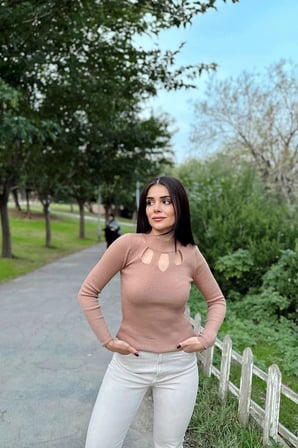 Kadın Vizon Yüksek Yaka, Uzun Kol,Vucüda Oturan Kalıp, Esnek Kumaş, Dekolte Detay, Triko Bluz
