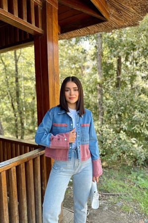 Kadın Mavi & Kırmızı Denim Kontrast Çift Renk Detay, Ön Düğmeli Manşetli, Kot Ceket