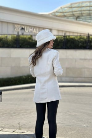 Kadın Beyaz Astarlı, Tek Düğme, Vucüda Oturan Kalıp, Fitilli Kaşe Kumaş Blazer Ceket