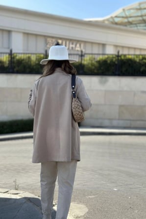 Kadın Krem Astarlı, Kruvaze Ceket Yaka, Tek Düğme, Rahat Kalıp, Fitilli Kaşe Kumaş Kaban