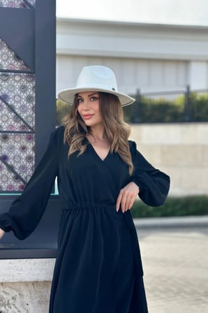 Kadın Siyah Kruvaze Yaka, Yırtmaçlı, Beli Kuşaklı, Kol Bilekleri Lastikli, Salaş, Uzun Elbise