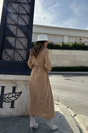 Kadın Camel Kruvaze Yaka, Yırtmaçlı, Beli Kuşaklı, Kol Bilekleri Lastikli, Salaş, Uzun Elbise