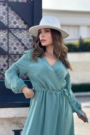 Kadın Mint Kruvaze Yaka, Yırtmaçlı, Beli Kuşaklı, Kol Bilekleri Lastikli, Salaş, Uzun Elbise