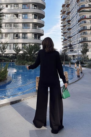 Kadın Siyah Yuvarlak Yaka Sweatshirt & Bol Paça Beli Lastikli Pantolon - Rahat Alt & Üst Takım