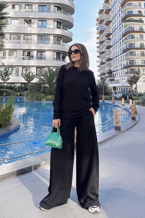 Kadın Siyah Yuvarlak Yaka Sweatshirt & Bol Paça Beli Lastikli Pantolon - Rahat Alt & Üst Takım