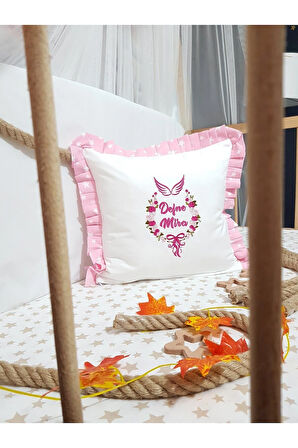 40x40 Cm Fırfırlı Nakışlı Kırlent Bebek İsimli Takı Yastığı İçi Dolgulu