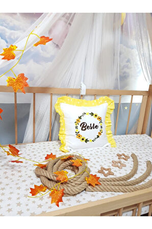 40x40 Cm Fırfırlı Nakışlı Kırlent Bebek İsimli Takı Yastığı İçi Dolgulu
