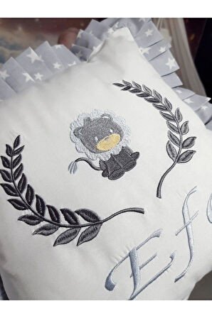 40x40 Cm Fırfırlı Nakışlı Kırlent Bebek İsimli Takı Yastığı İçi Dolgulu