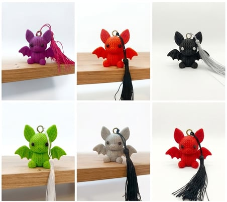 Gözeler KIRMIZI Yarasa Figürlü Çanta Süsü ve Anahtarlık - 3D Print Püsküllü Aksesuar (8 cm)