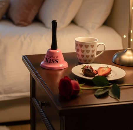 Pembe "Ring for a Kiss" Masa Zili