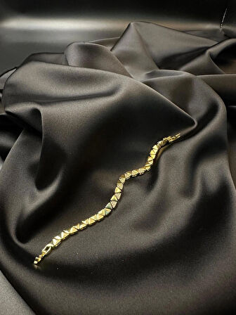 Kadın zirkon taşlı üçgen tasarım kuyumcu işçiliği 14k gold renkli bileklik bilezik