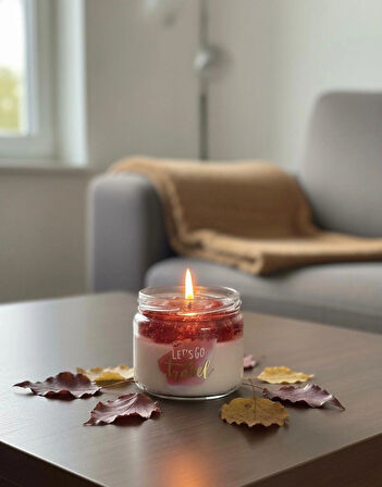 Çilek Reçeli Görünümlü Vanilya Kokulu Jel Mum – Cam Kavanoz Dekoratif Aromatik Mum