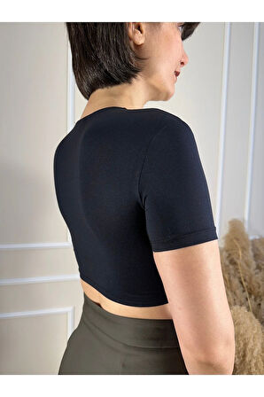 Siyah Bisiklet Yaka Crop Bluz