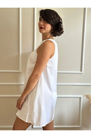 Beyaz Bisiklet Yaka Kolsuz Kısa Elbise