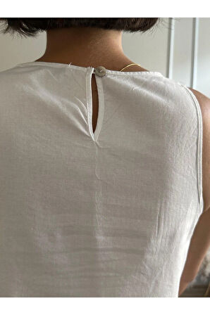 Beyaz Bisiklet Yaka Kolsuz Kısa Elbise