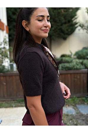 Kadın Kahverengi Kısa Kollu Önü Fularlı Triko Kazak