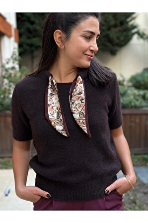 Kadın Kahverengi Kısa Kollu Önü Fularlı Triko Kazak