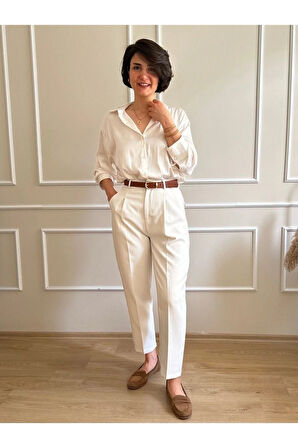 Kirli Beyaz Kemerli Pileli Tok Kumaş Havuç Pantolon