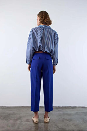 Saks Mavisi Kemerli Pileli Havuç Pantolon