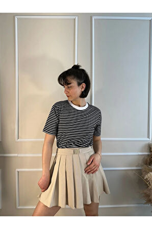 Siyah Beyaz İnce Çizgili Bisiklet Yaka T-Shirt