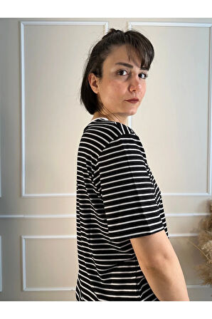 Siyah Beyaz İnce Çizgili Bisiklet Yaka T-Shirt