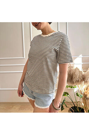 Kadın Siyah Beyaz Çizgili Bisiklet Yaka T-Shirt