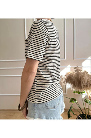 Kadın Siyah Beyaz Çizgili Bisiklet Yaka T-Shirt