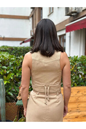 Kot Kumaş Arkası Lastikli ve İp Detaylı 3 Düğmeli Kısa Yelek