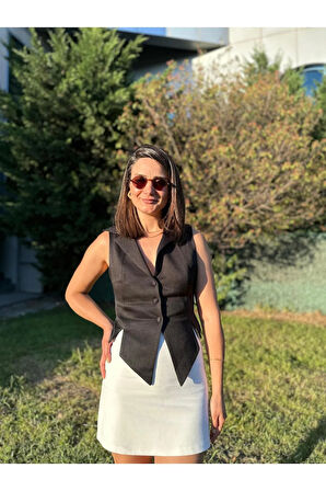 Siyah Özel Tasarım Önden Yırtmaçlı Kısa Yelek