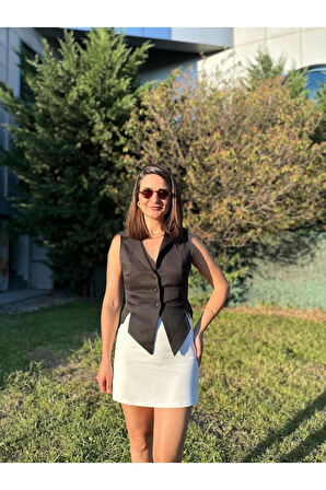 Siyah Özel Tasarım Önden Yırtmaçlı Kısa Yelek