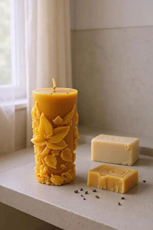 NEFHA CANDLE Hediyelik Kabartma Zambak Çiçeği Figürlü Doğal Balmumu Mum