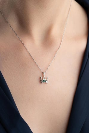 925 Ayar Gümüş Yeşil Taşlı Yengeç Kolye 