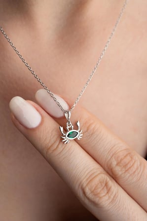 925 Ayar Gümüş Yeşil Taşlı Yengeç Kolye 