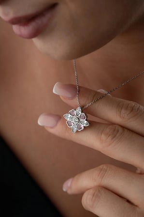 925 Ayar Gümüş Pembe Taşlı Yonca Kolye